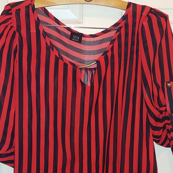 Nice blouse in time for Christmas - Picture 1 of 3